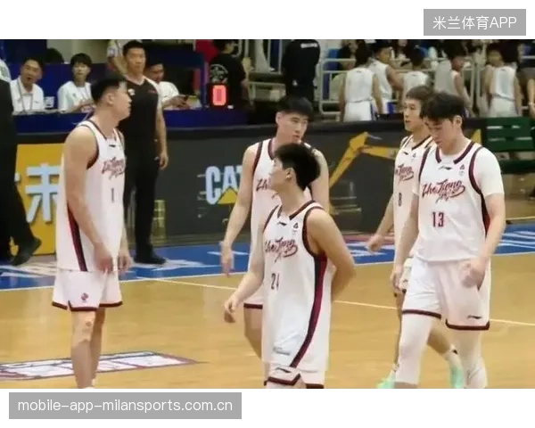 北京男篮再次证明“逆风翻盘”不在话下——陈盈骏绝杀与程帅澎的16分奇迹，让球迷重新审视“逆风翻盘”的真正含义